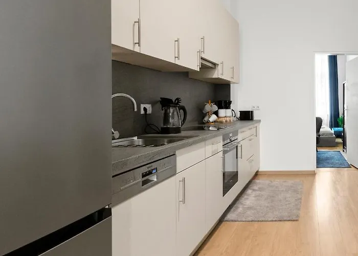 5 Bedrooms - 143 M² - Near Main Station *