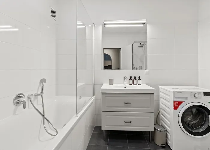 5 Bedrooms - 143 M² - Near Main Station Apartament *